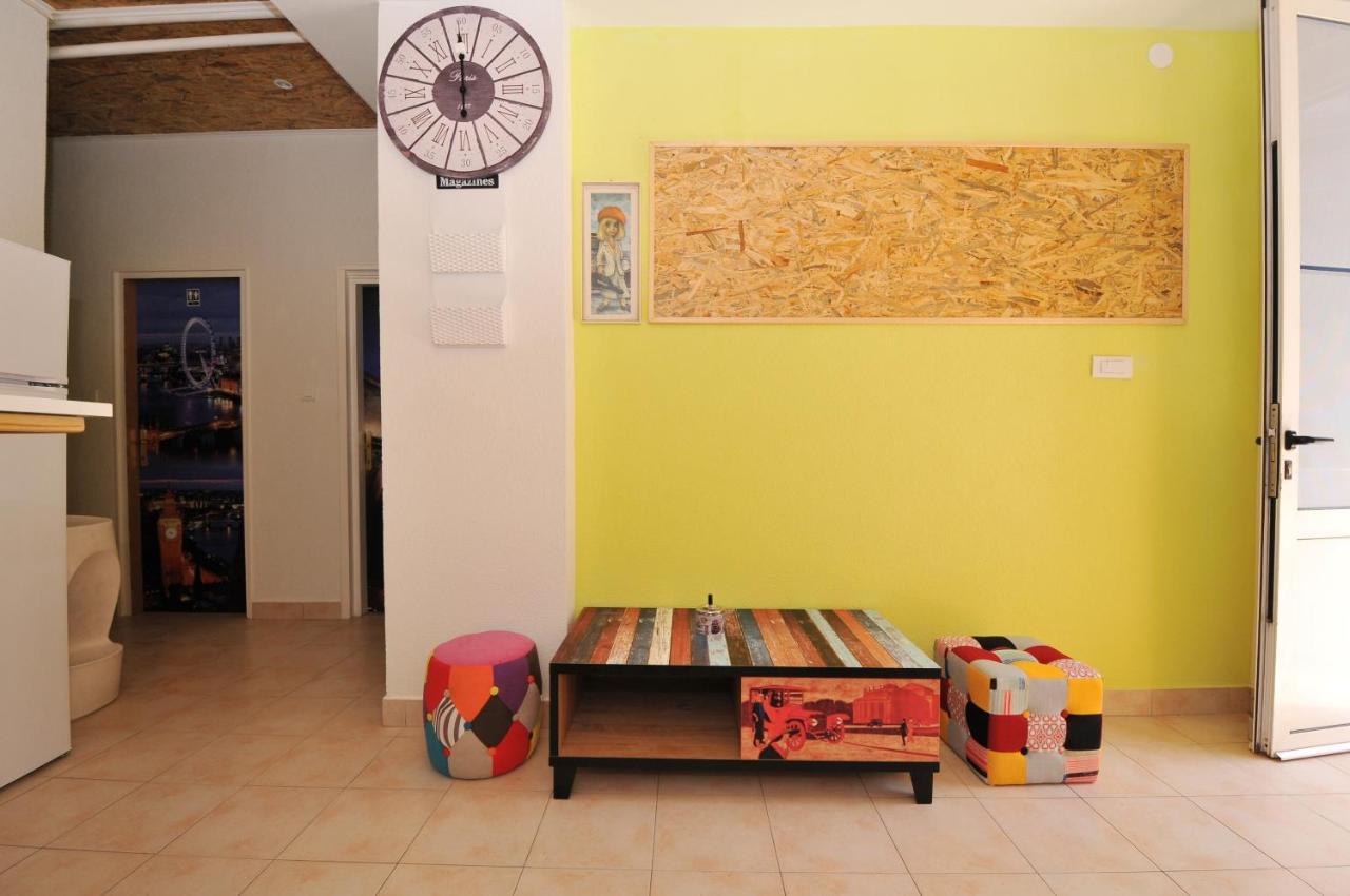Oasis Hostel Split Exterior photo