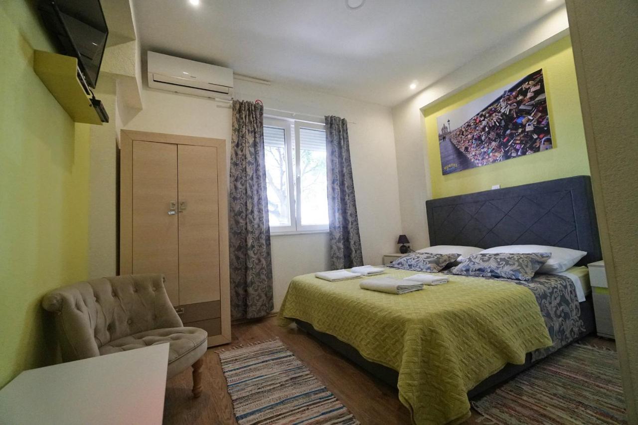 Oasis Hostel Split Exterior photo
