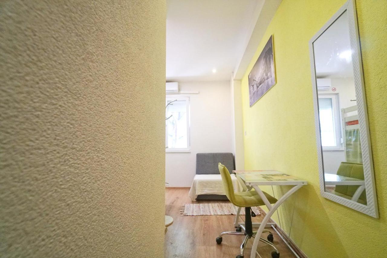Oasis Hostel Split Exterior photo